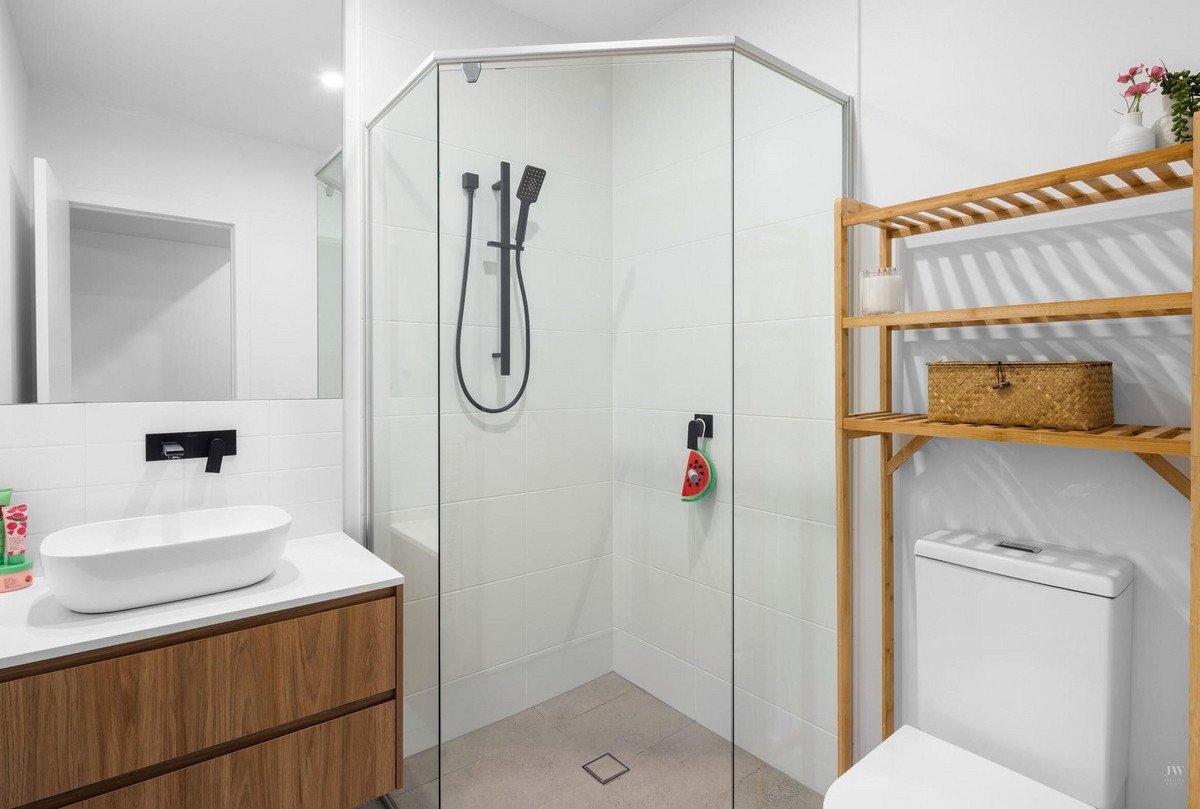 5/12 Twenty Fourth Avenue Palm Beach 6