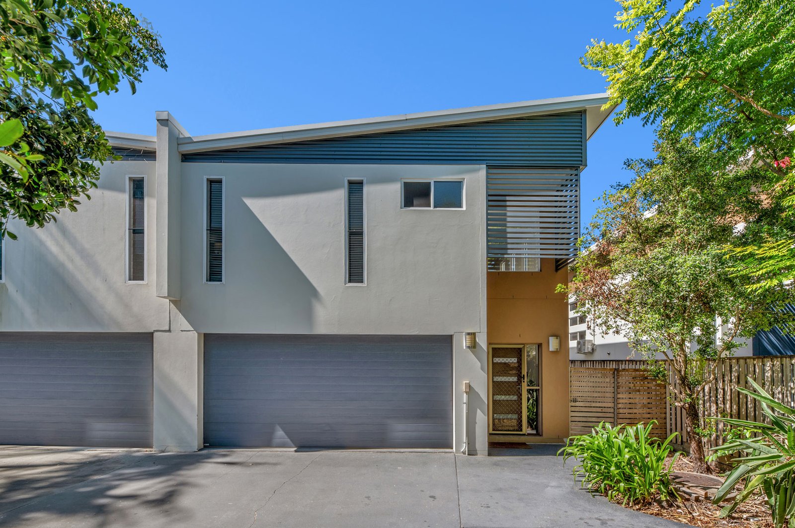 5/129 Pohlman Street SOUTHPORT 2