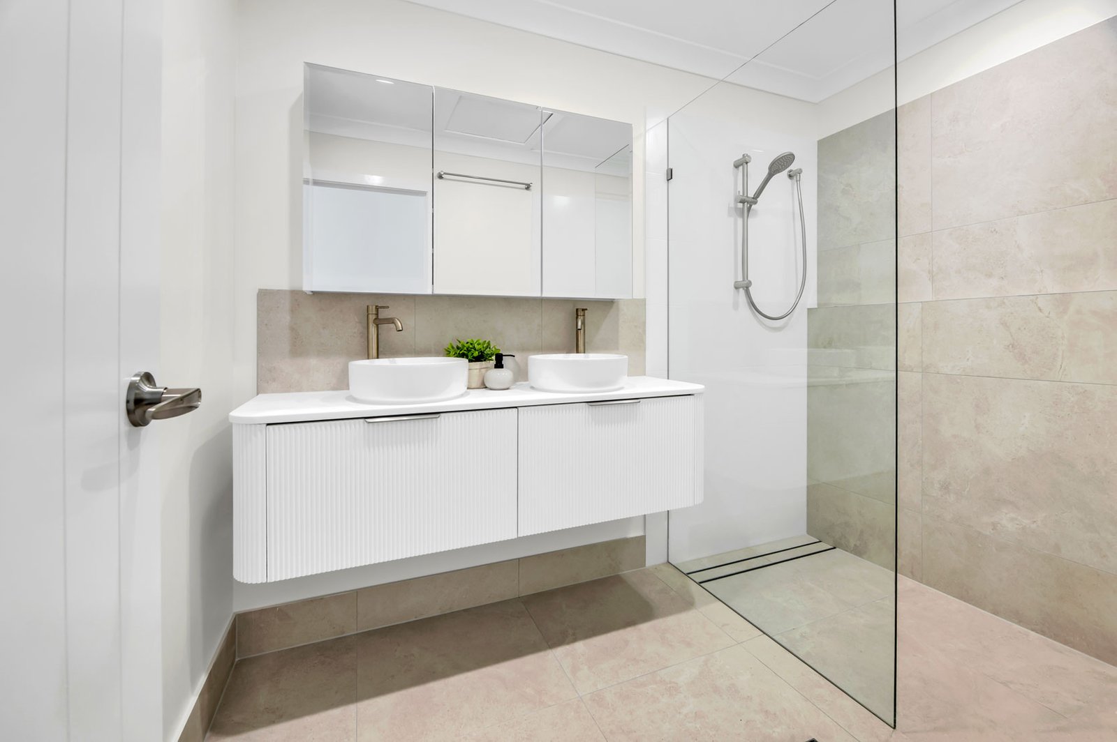 5/129 Pohlman Street SOUTHPORT 17