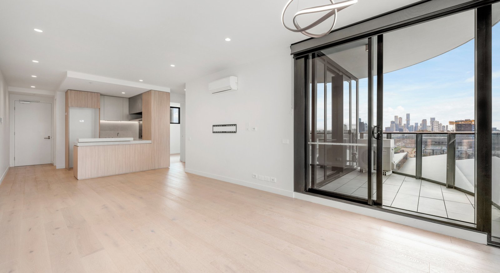 Gallery: 512B/320 Plummer Street