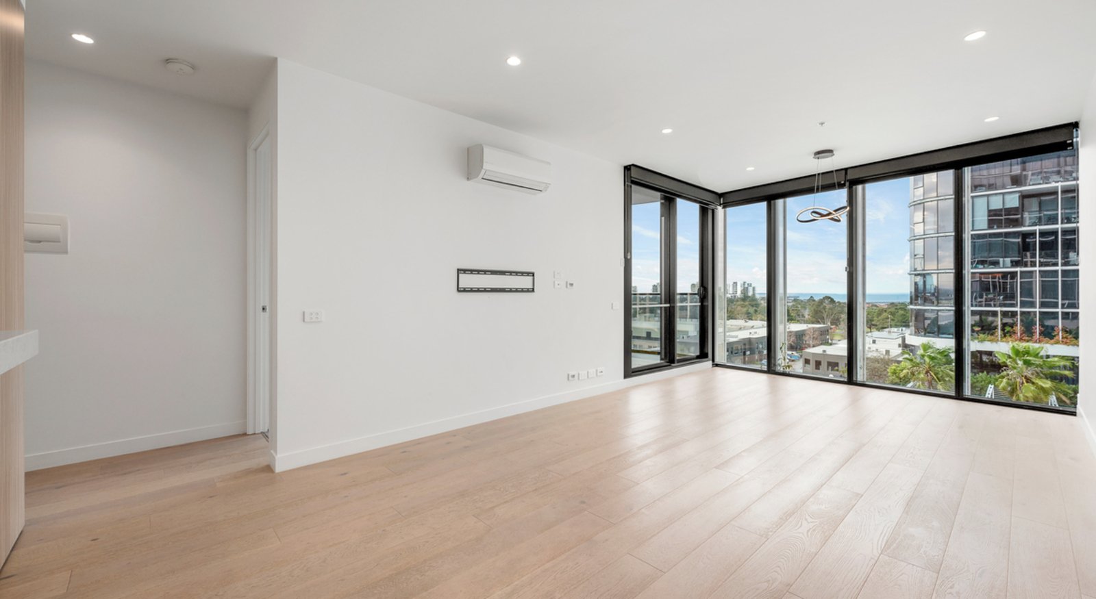Gallery: 512B/320 Plummer Street