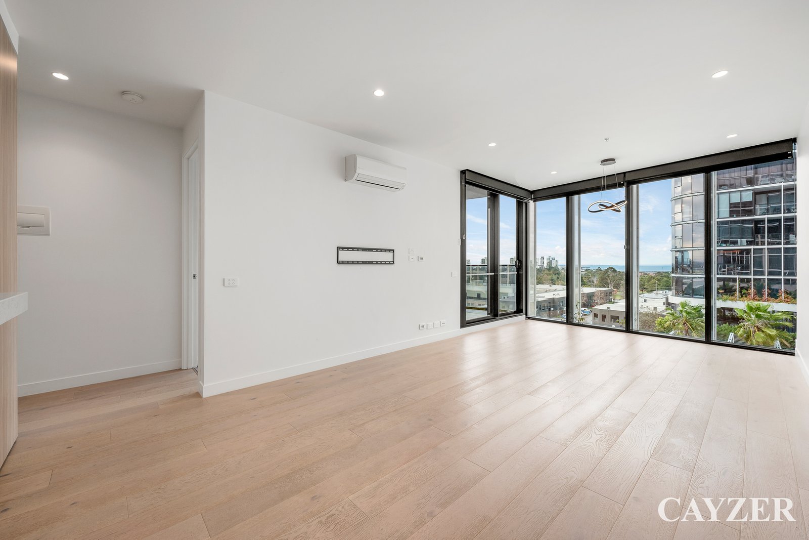 Gallery: 512B/320 Plummer Street
