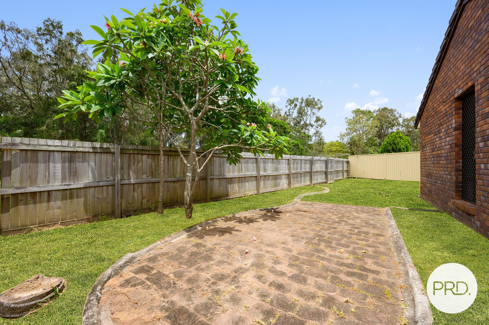 5/13 Stephanie Court LABRADOR 8