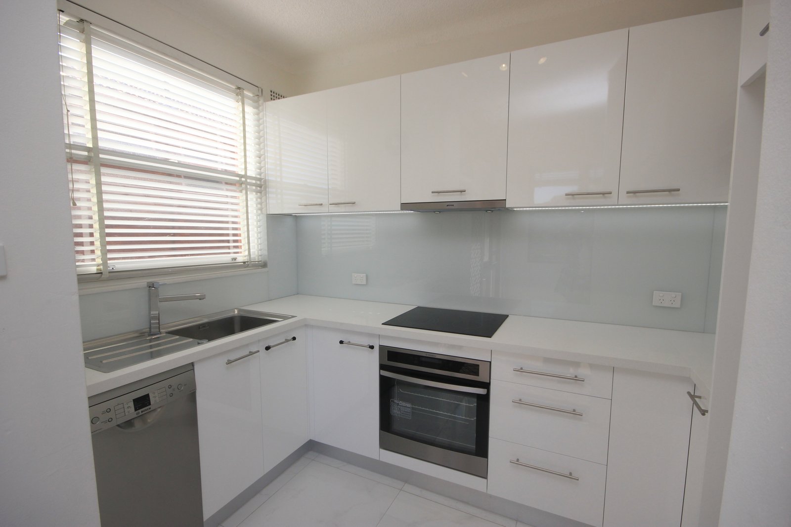 5/136 Chuter Avenue RAMSGATE BEACH 3