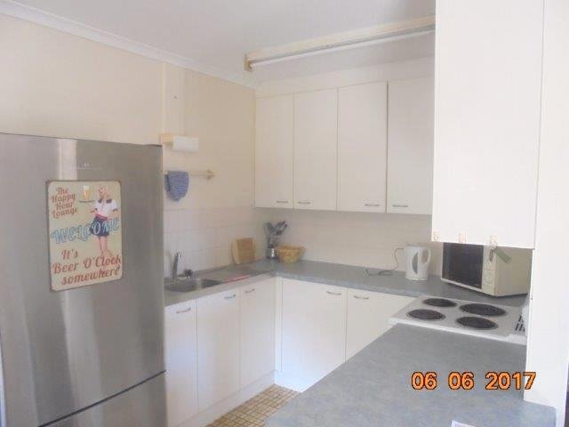 5/137 Prince Edward Parade SCARBOROUGH 3