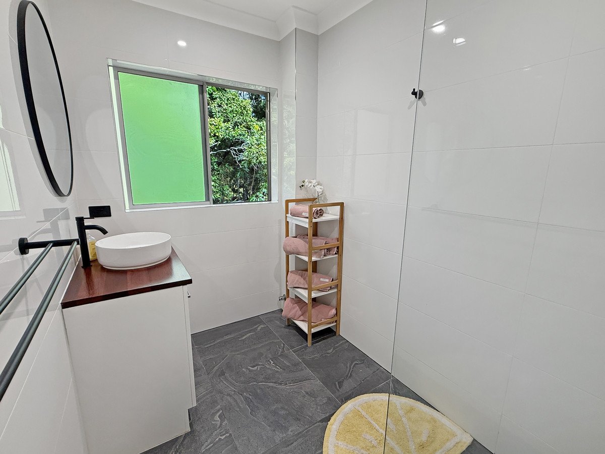 5/141 George Street West  BURLEIGH HEADS 6