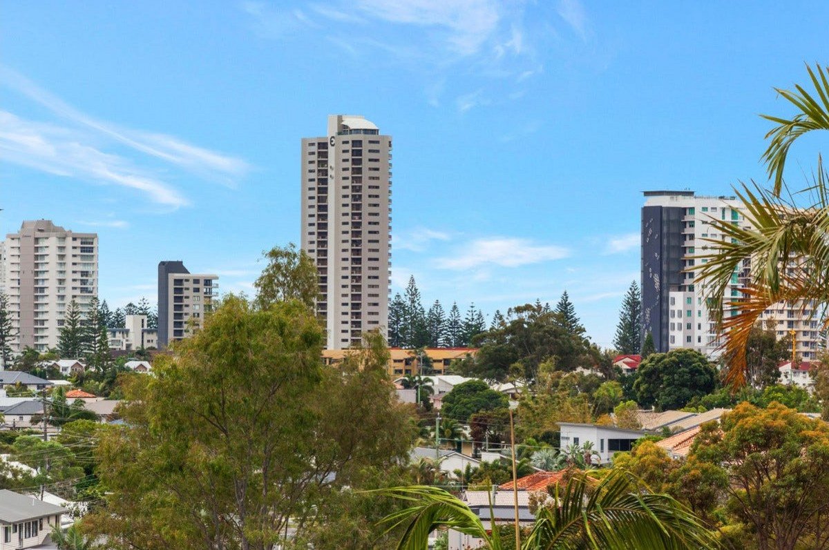 5/141 George Street West  BURLEIGH HEADS 9