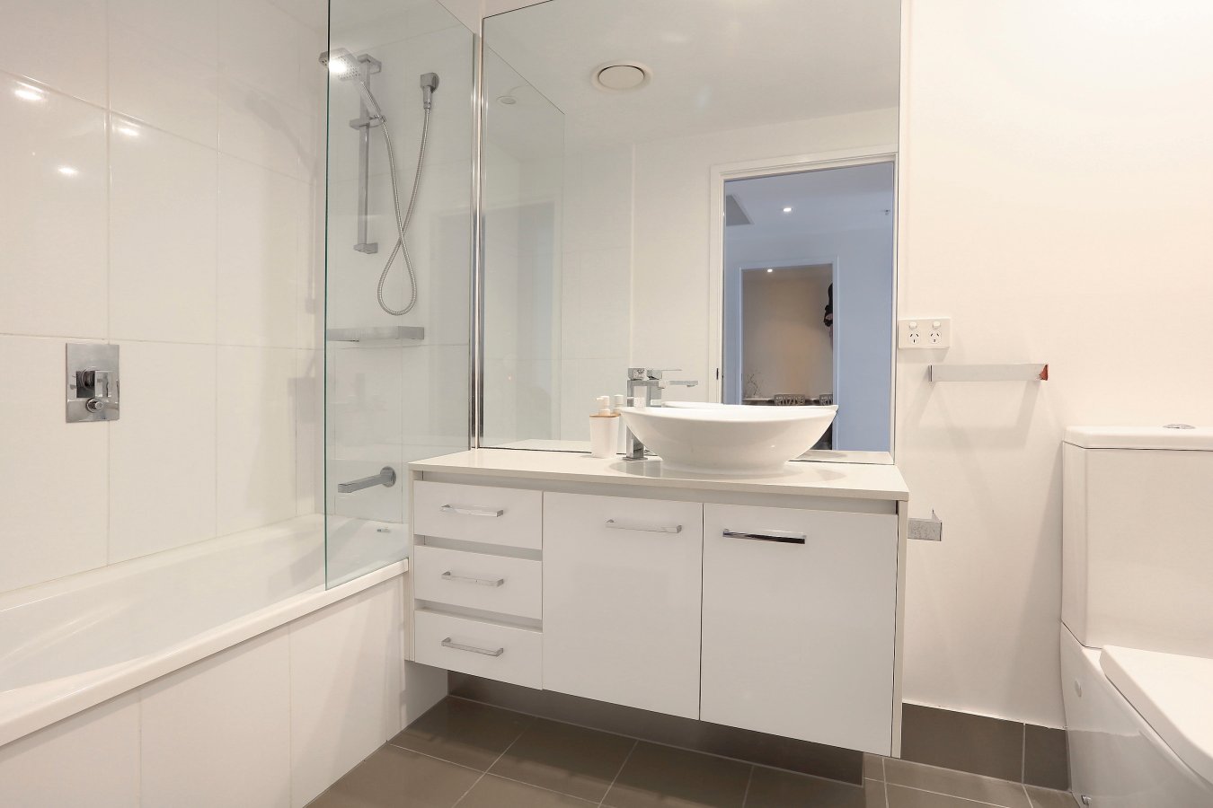 514/19 Imperial Parade LABRADOR 13