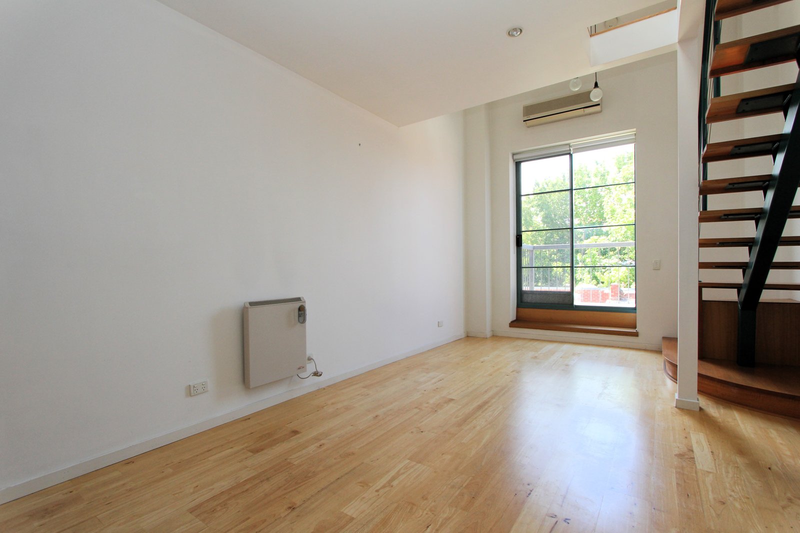 Real Estate and Property in 5/145 Ormond Road, Elwood, VIC