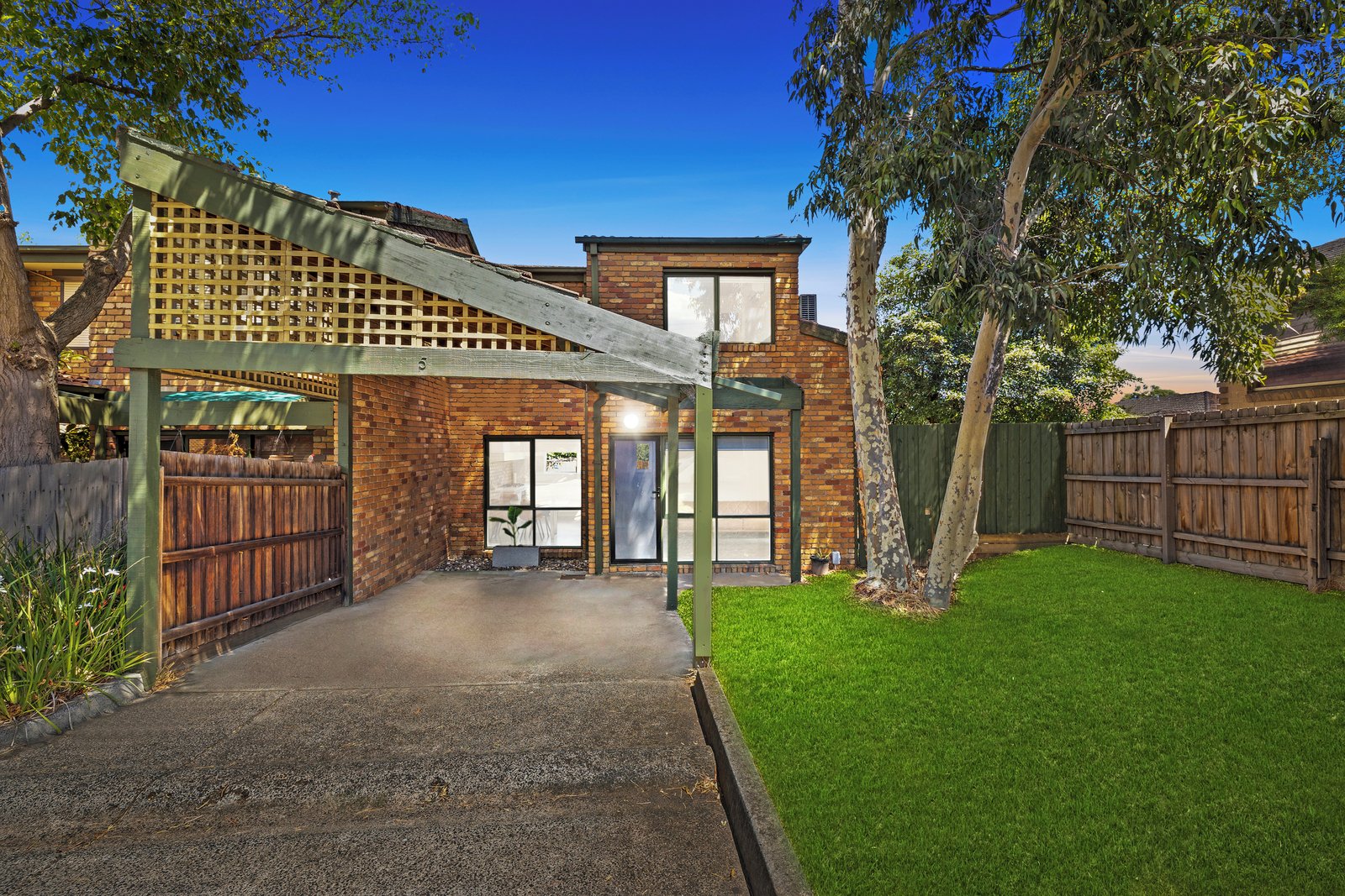 Gallery: 5/1498-1502 North Road