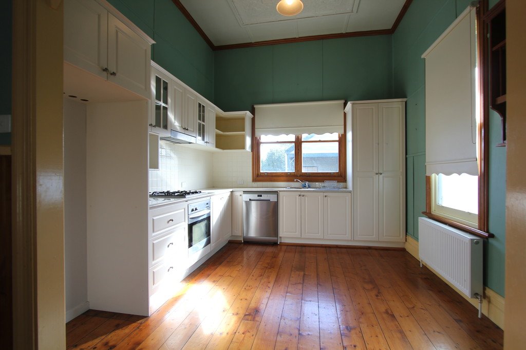 515 Armstrong Street North SOLDIERS HILL 6