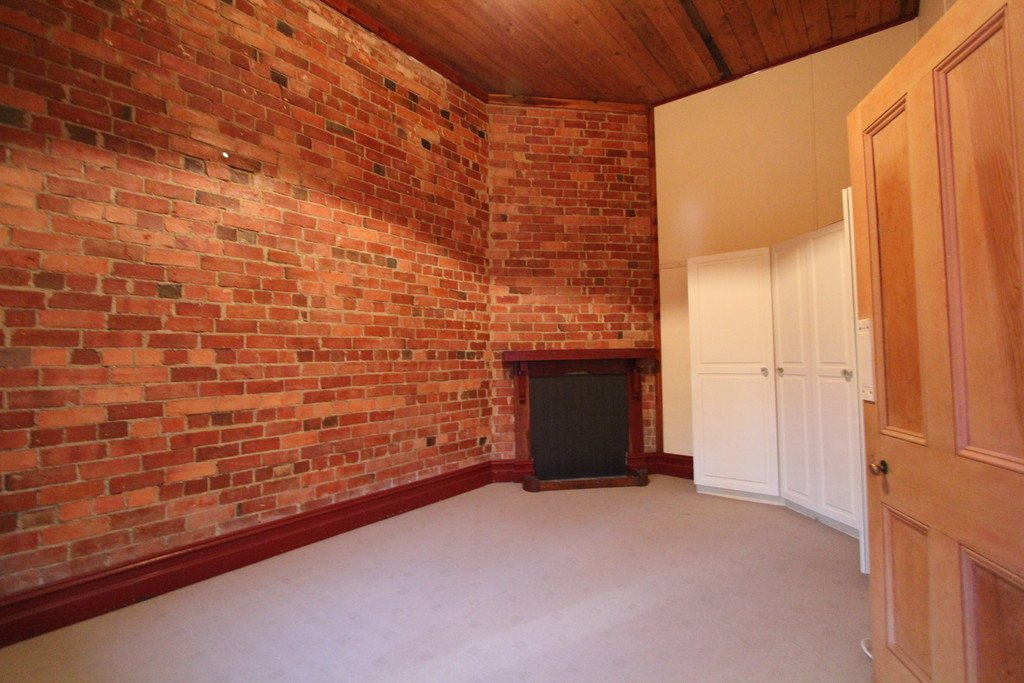 515 Armstrong Street North SOLDIERS HILL 3