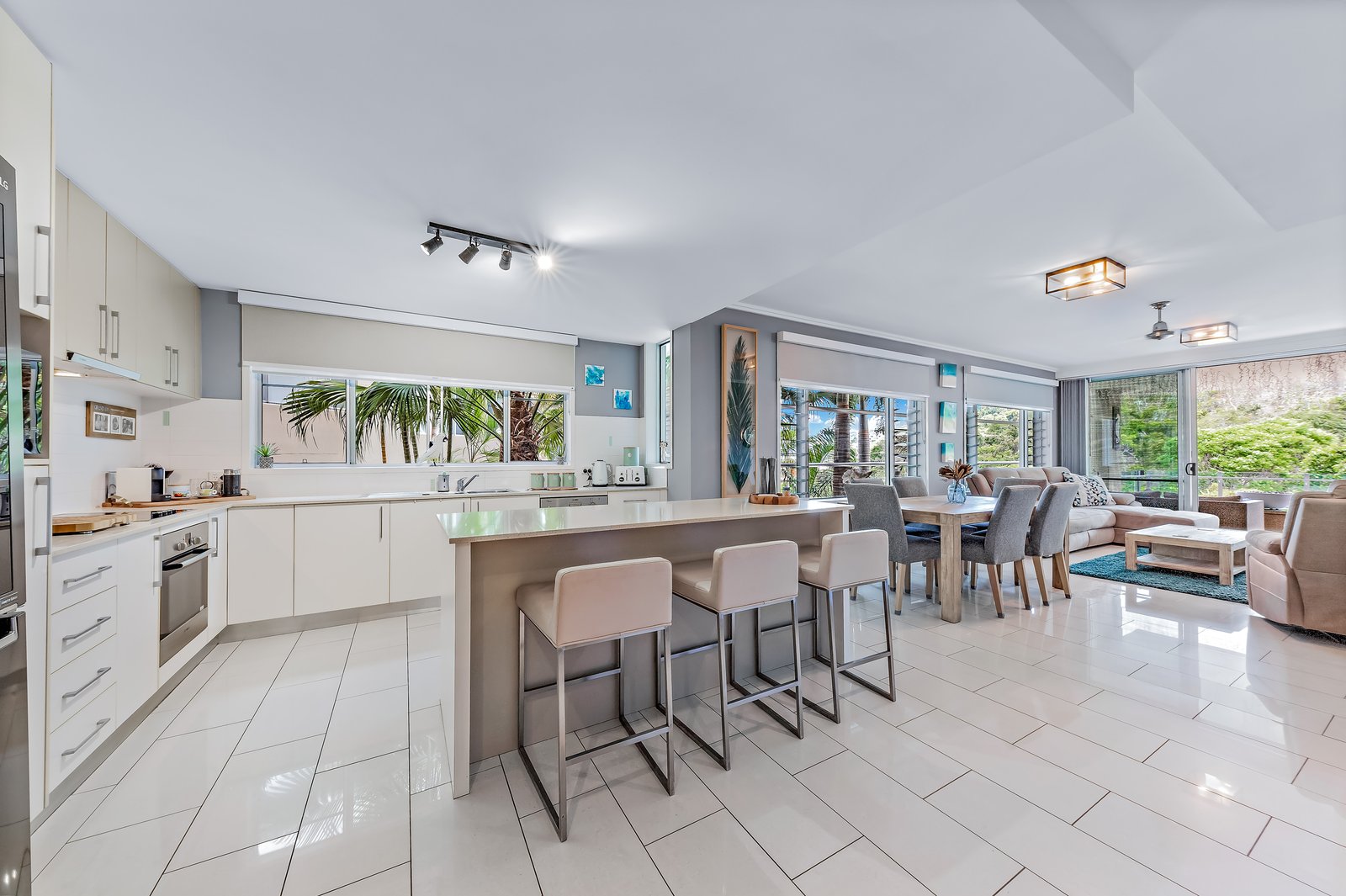 5/15 Flame Tree Court AIRLIE BEACH 2