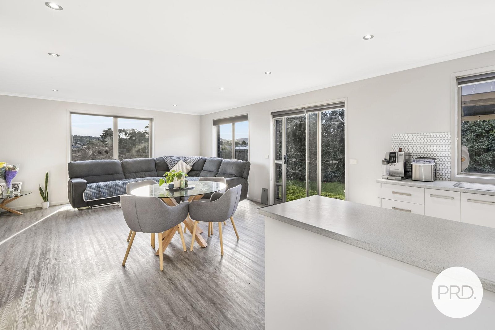 5/15 Horsham Road OAKDOWNS 1