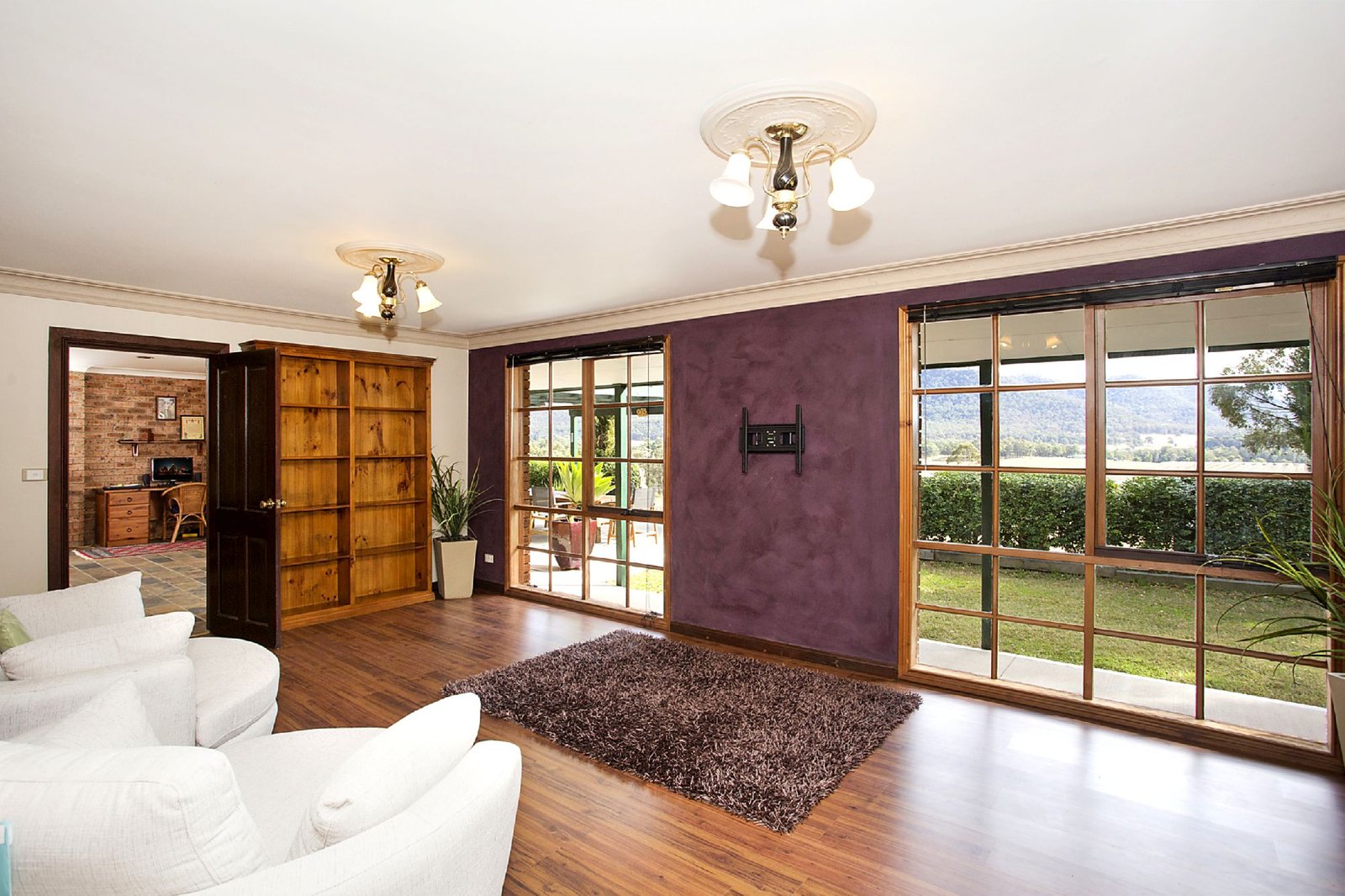 515 WOLLOMBI RD  BROKE 6