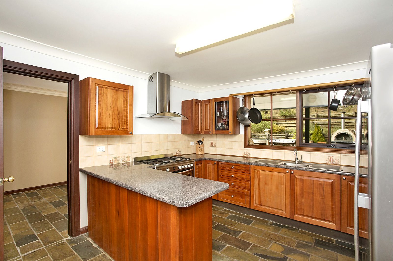 515 WOLLOMBI RD  BROKE 9