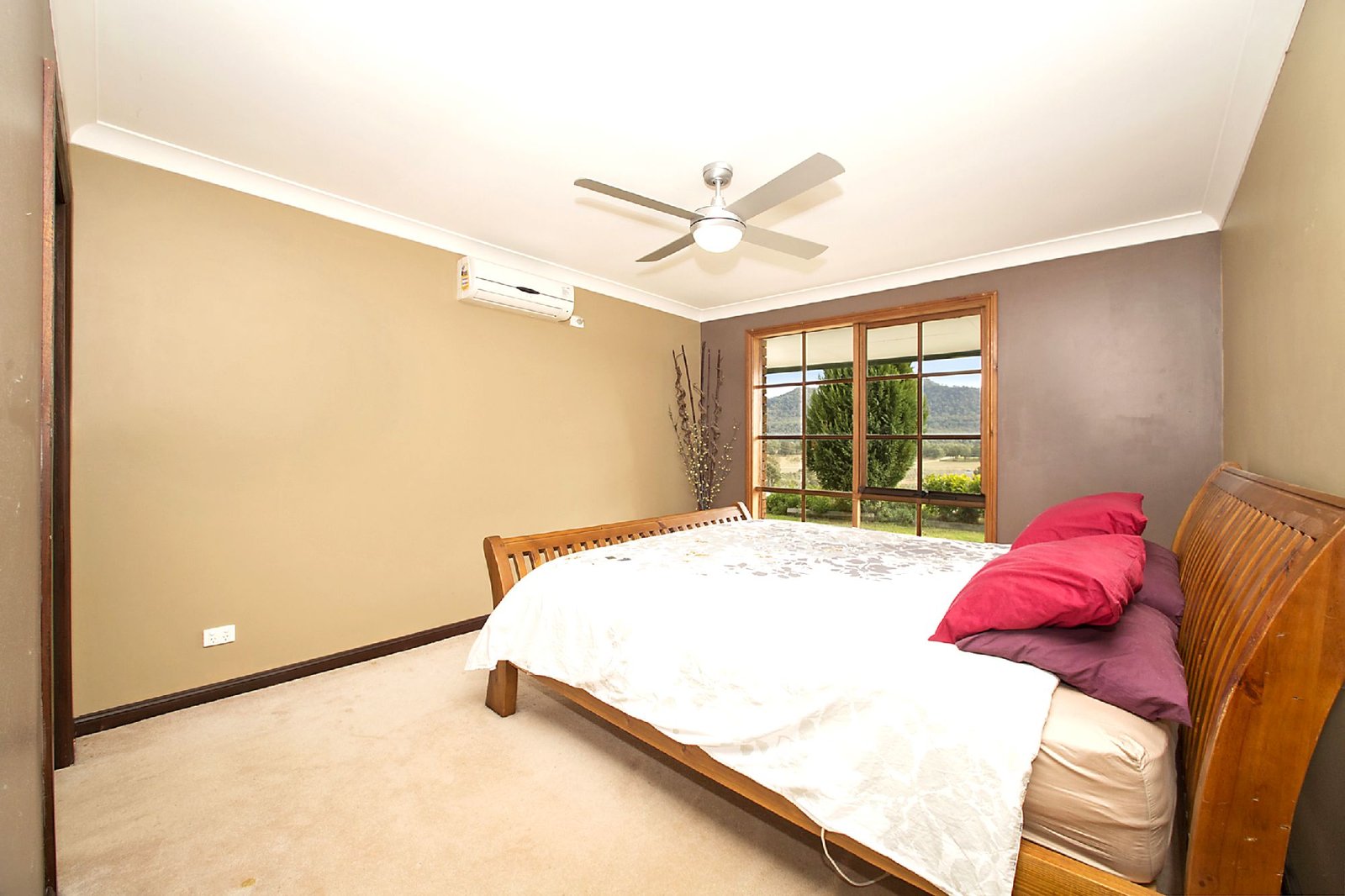 515 WOLLOMBI RD  BROKE 12