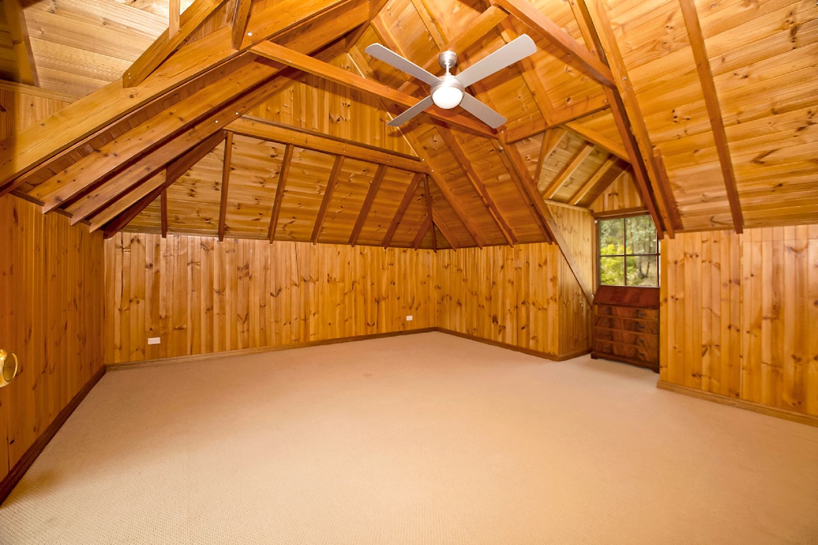 515 WOLLOMBI RD  BROKE 18