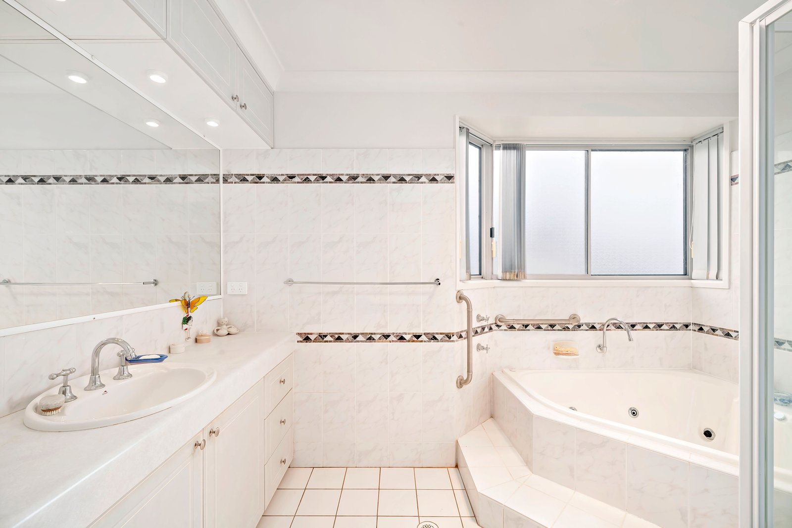 51/536 Gan Gan Road ONE MILE 6