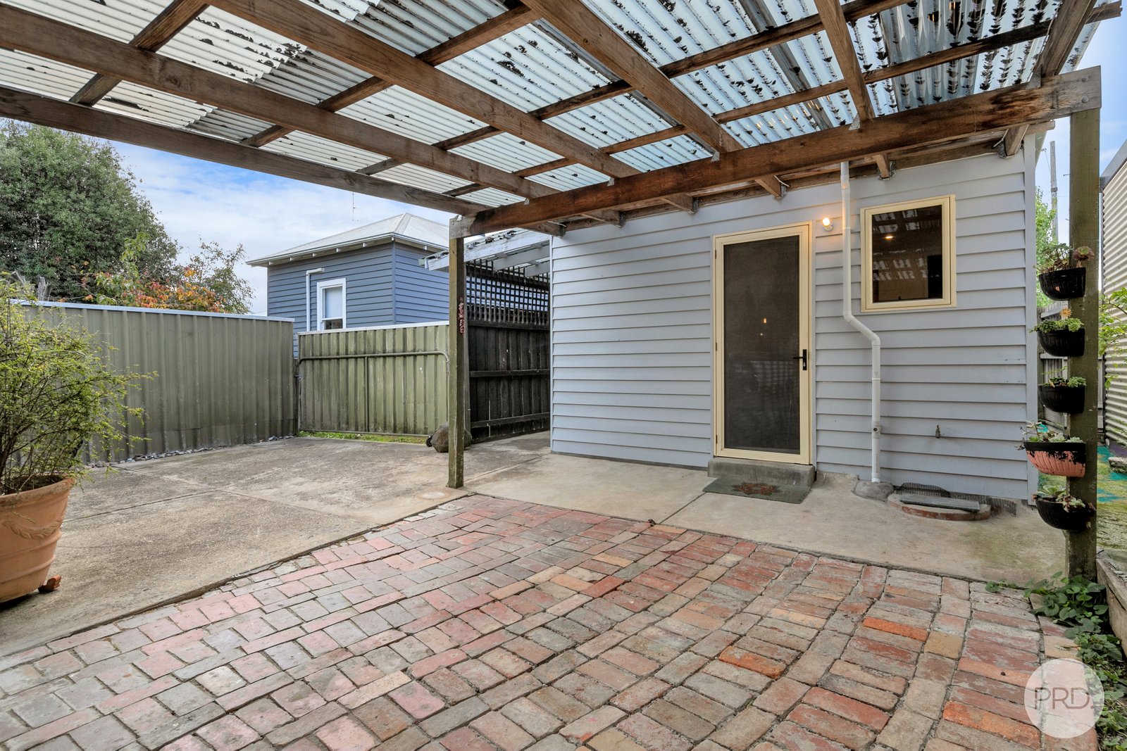 516 Drummond Street South REDAN 9
