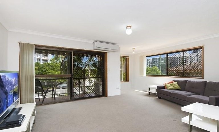 5/17-19 Surf Parade BROADBEACH 2