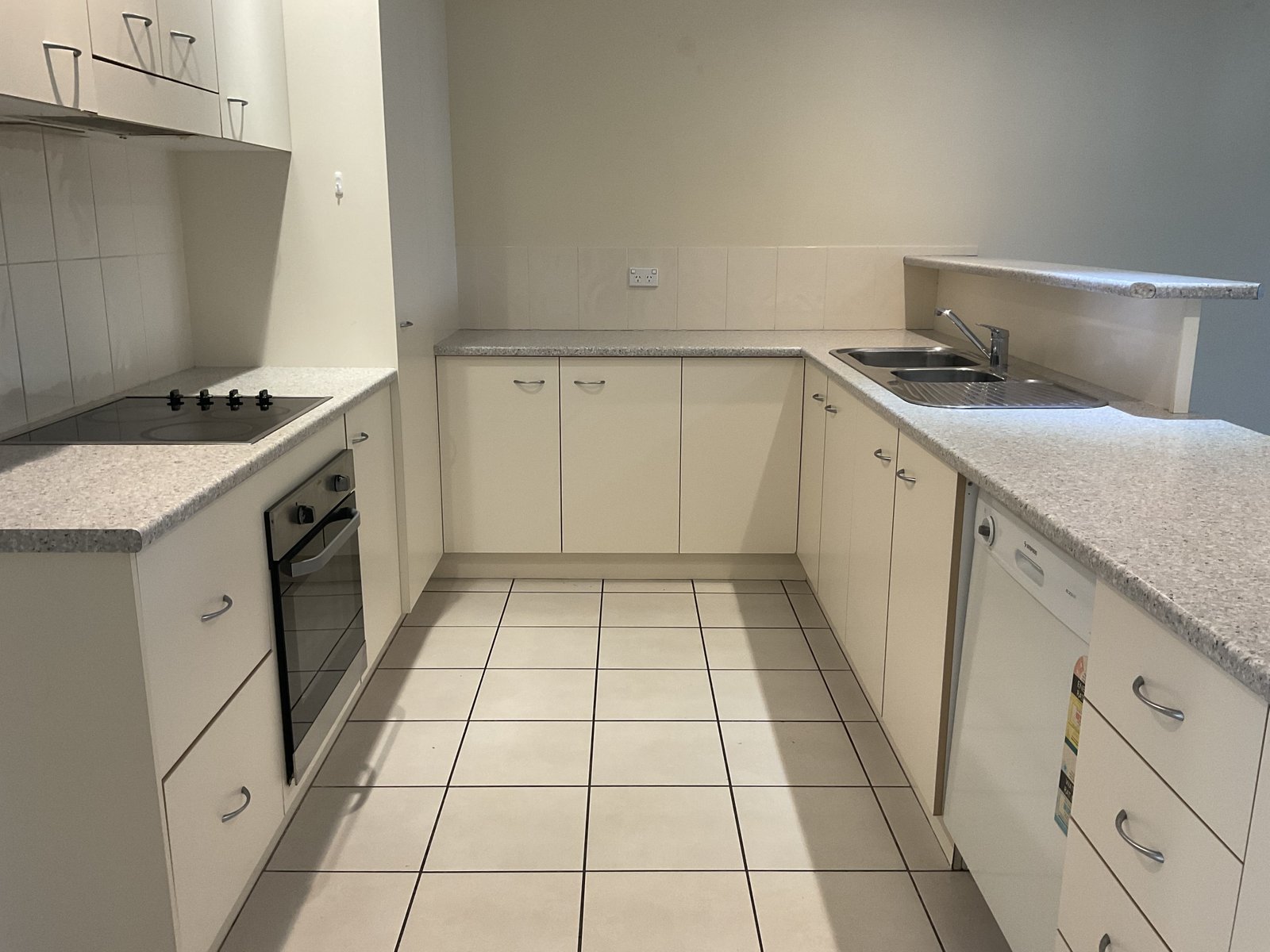 5/175 Torquay Road SCARNESS 2