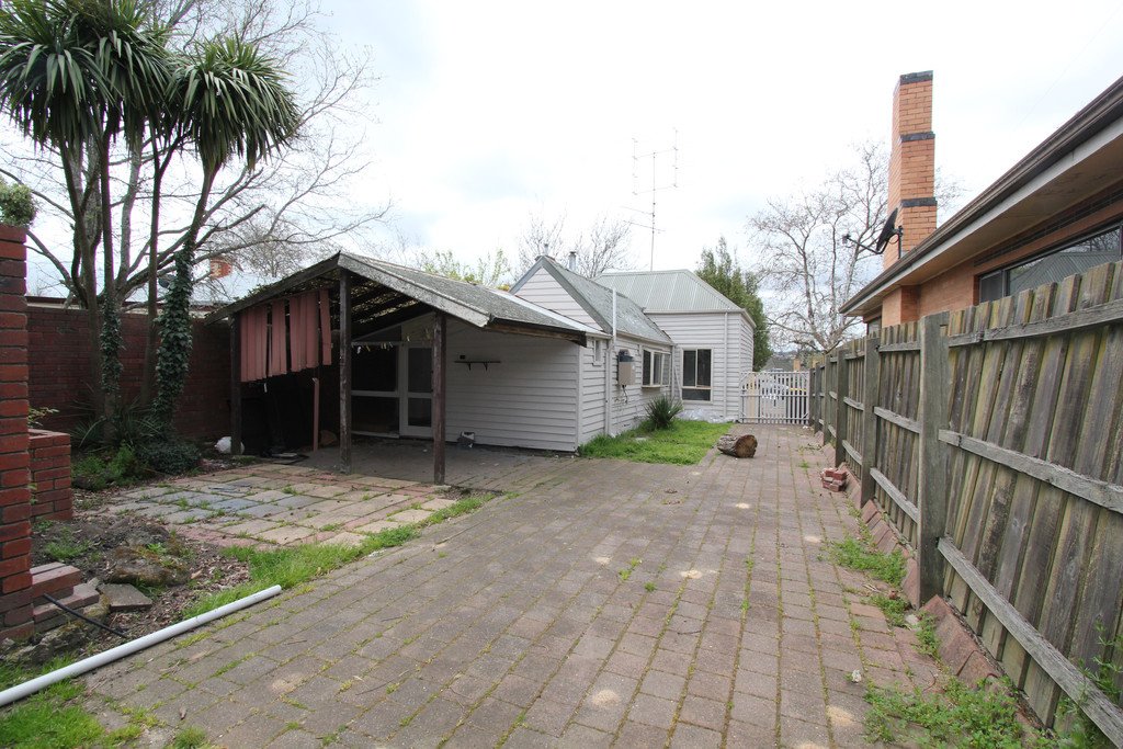 518 Errard Street South REDAN 9