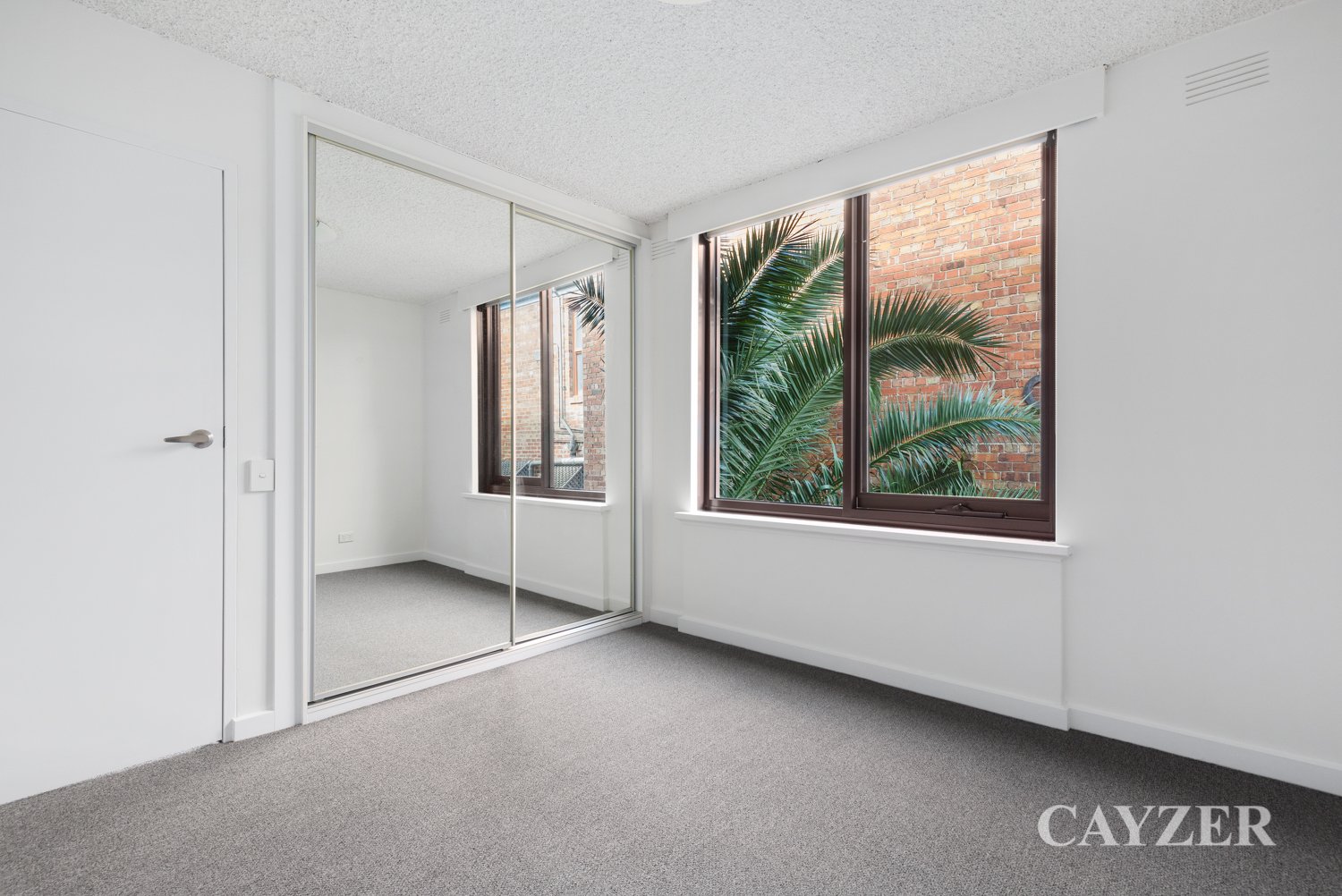 Gallery: 5/192 Cecil Street