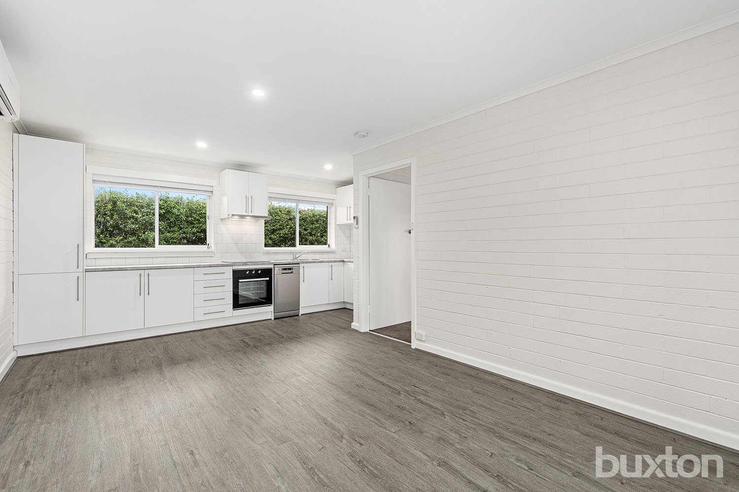 Gallery: 5/2-4 Salmon Street