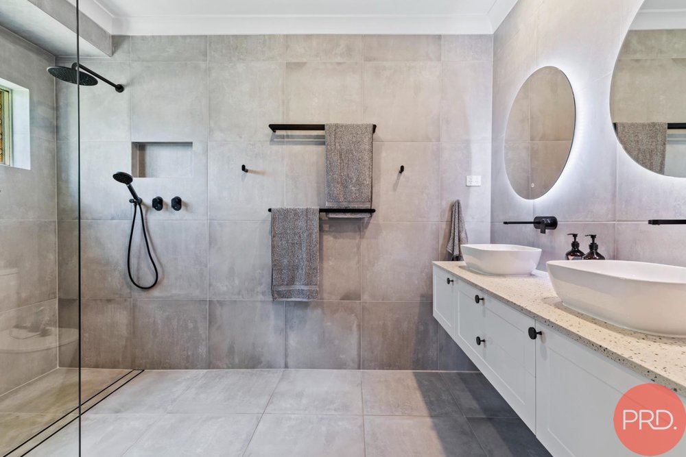 52 Barrington Grove THORNTON 13