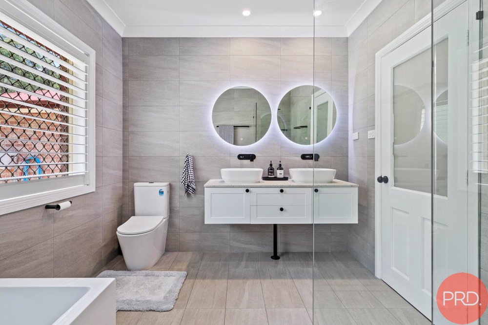 52 Barrington Grove THORNTON 16