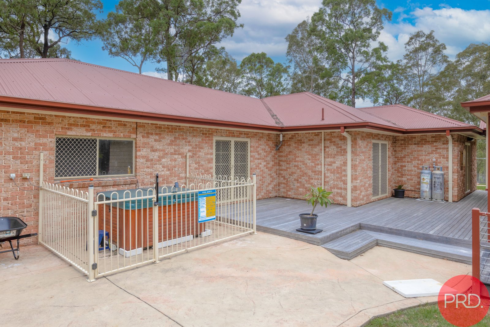 52 Barrington Grove THORNTON 19