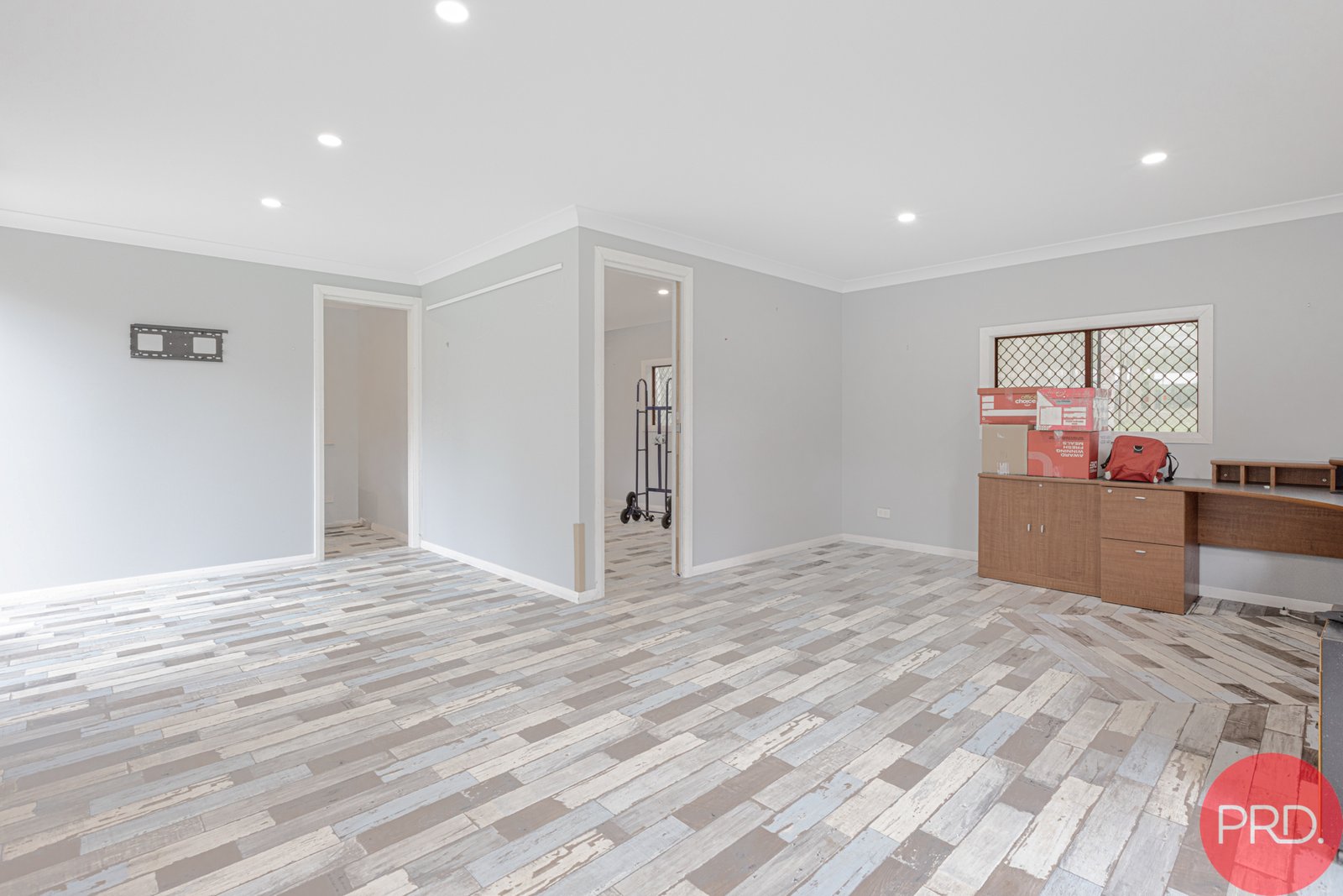 52 Barrington Grove THORNTON 32