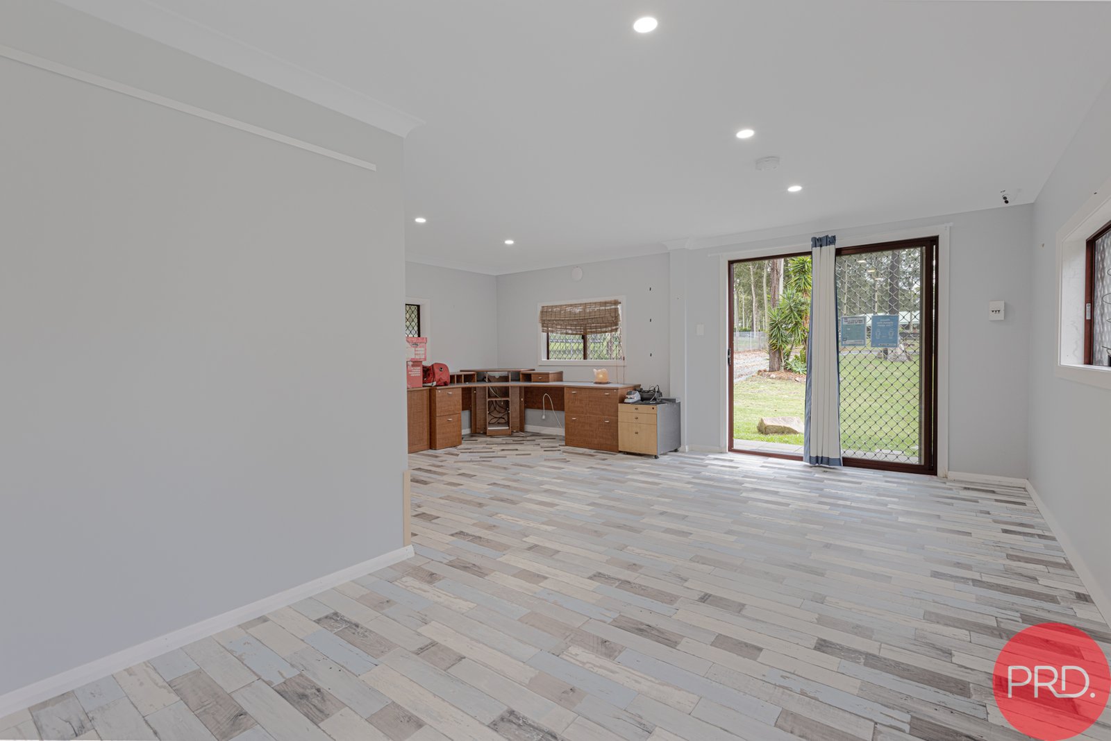 52 Barrington Grove THORNTON 35