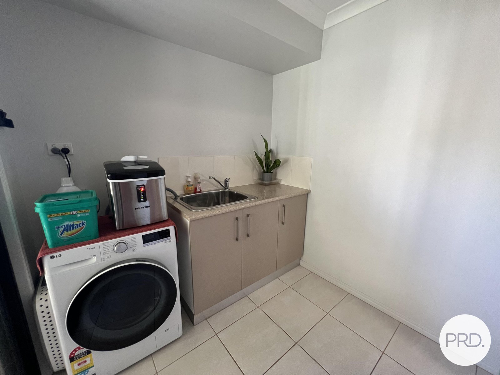 52 Bauhinia Street BOYNE ISLAND 11