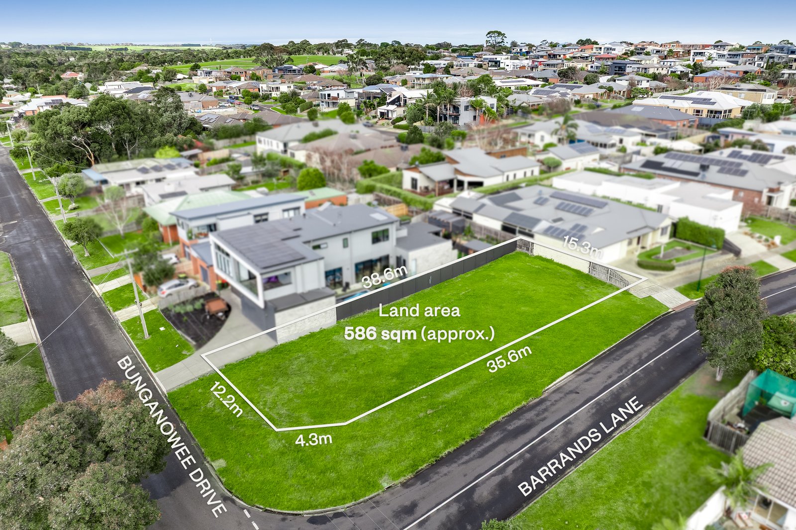 Gallery: 52 Bunganowee Drive