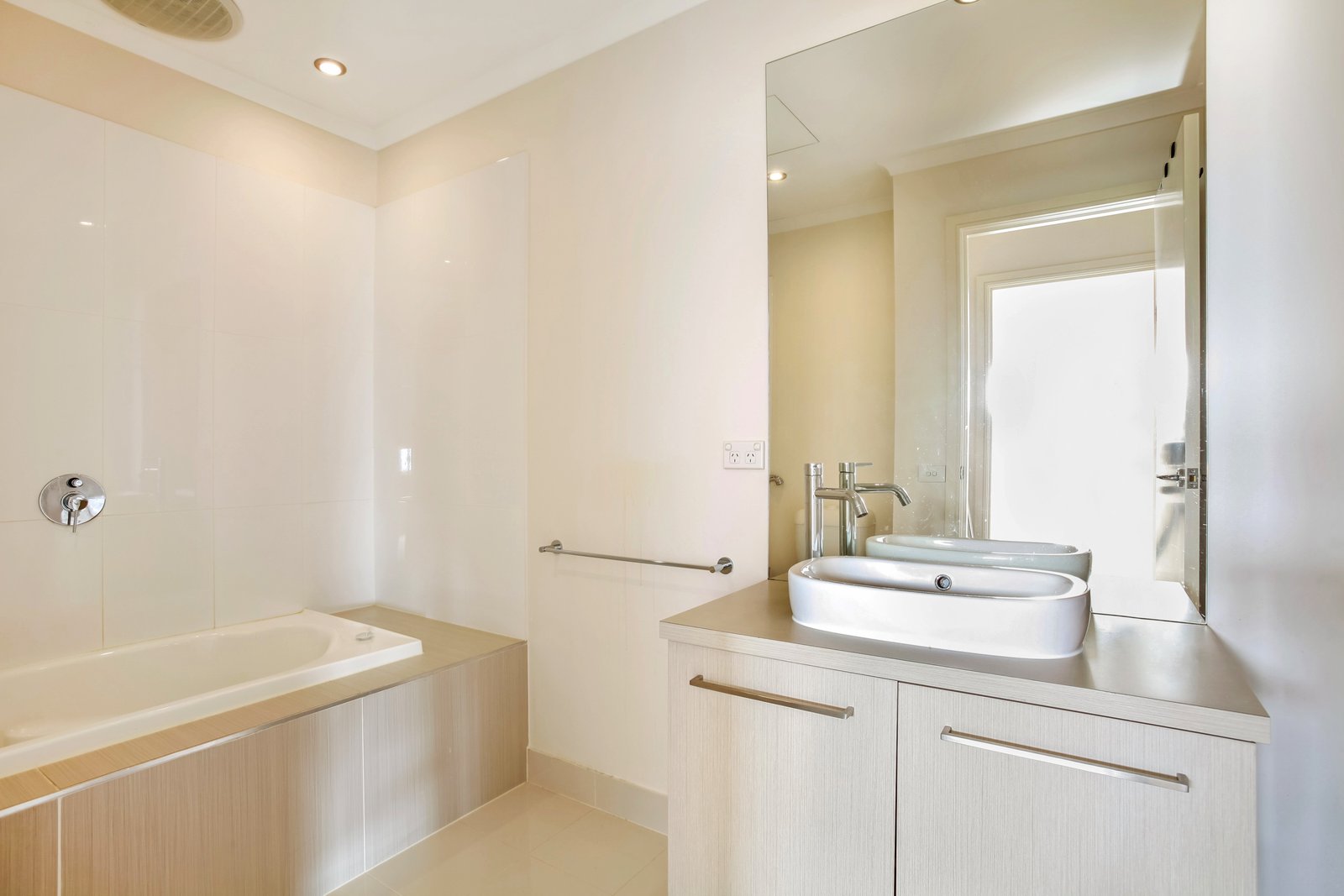 Gallery: 52 Dresden Drive