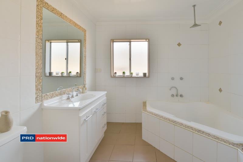 52 Edward Street TAMWORTH 5