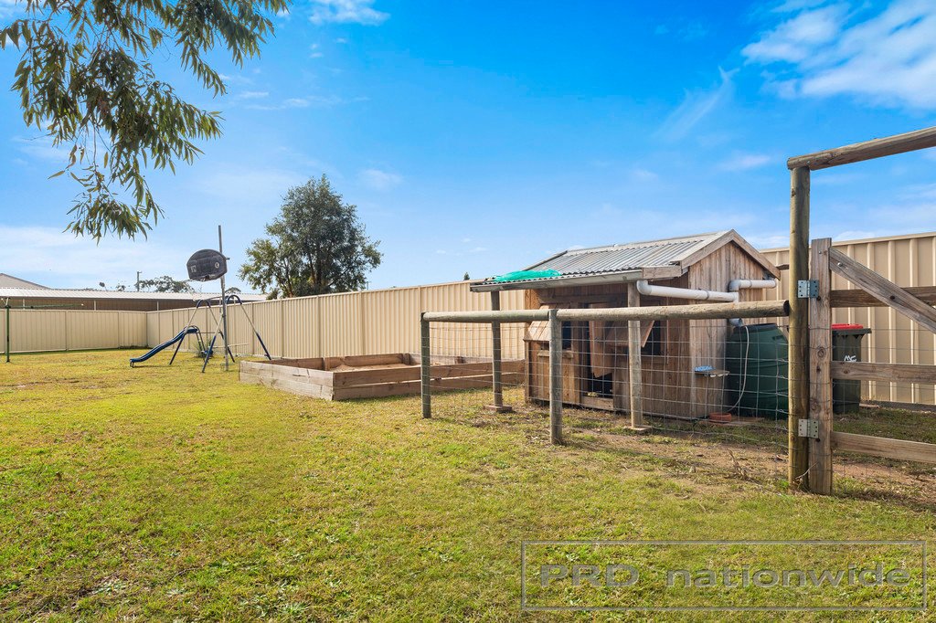 52 Forbes Crescent CLIFTLEIGH 16