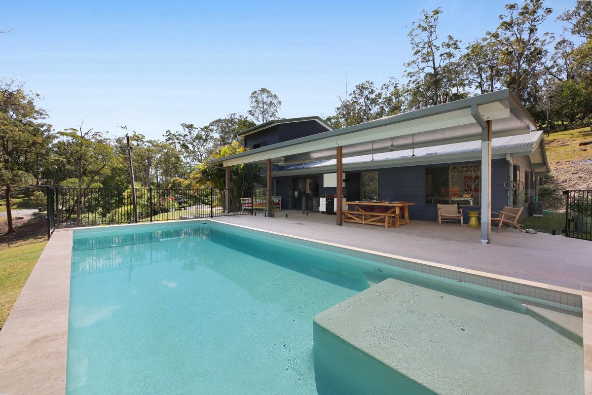 52 Goolabah Drive Tallebudgera 2