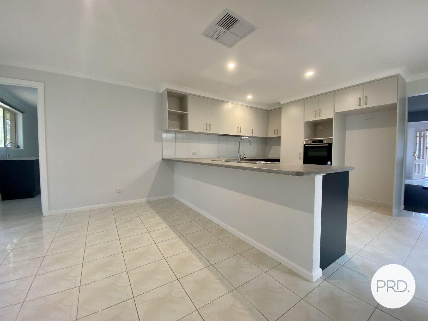 52 Greentree Way WEST ALBURY 2