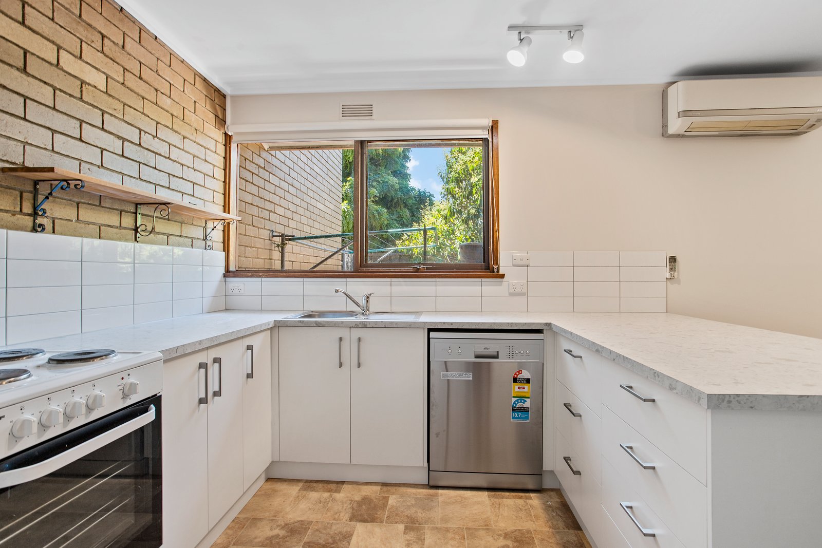 5/2 Hallam Street FLORA HILL 5
