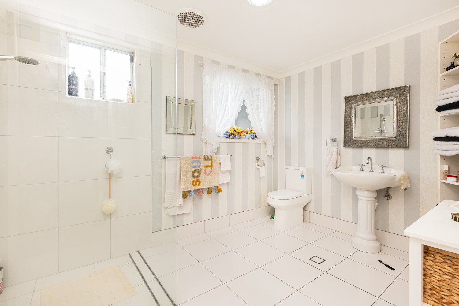 52 High Street LARGS 6