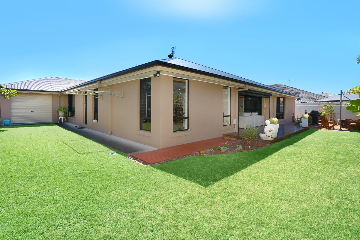 52 Highcrest Circuit MOLENDINAR 32