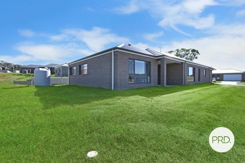 52 Hillford Circuit THURGOONA 9