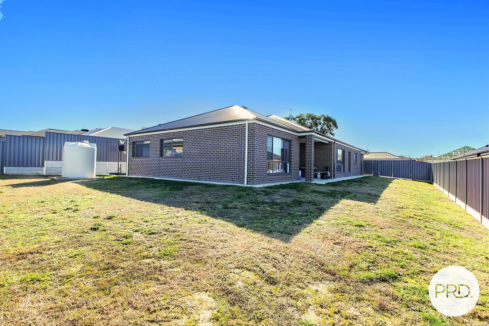 52 Hillford Circuit THURGOONA 9