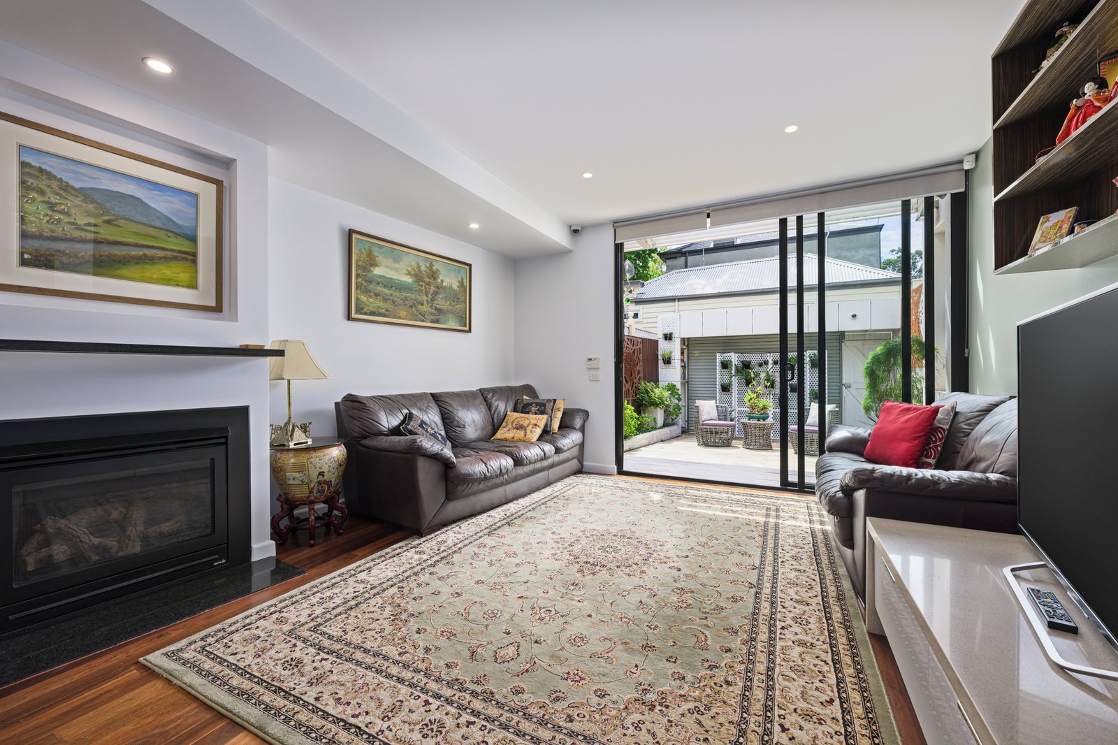 52 Howe Crescent, South Melbourne, 3205