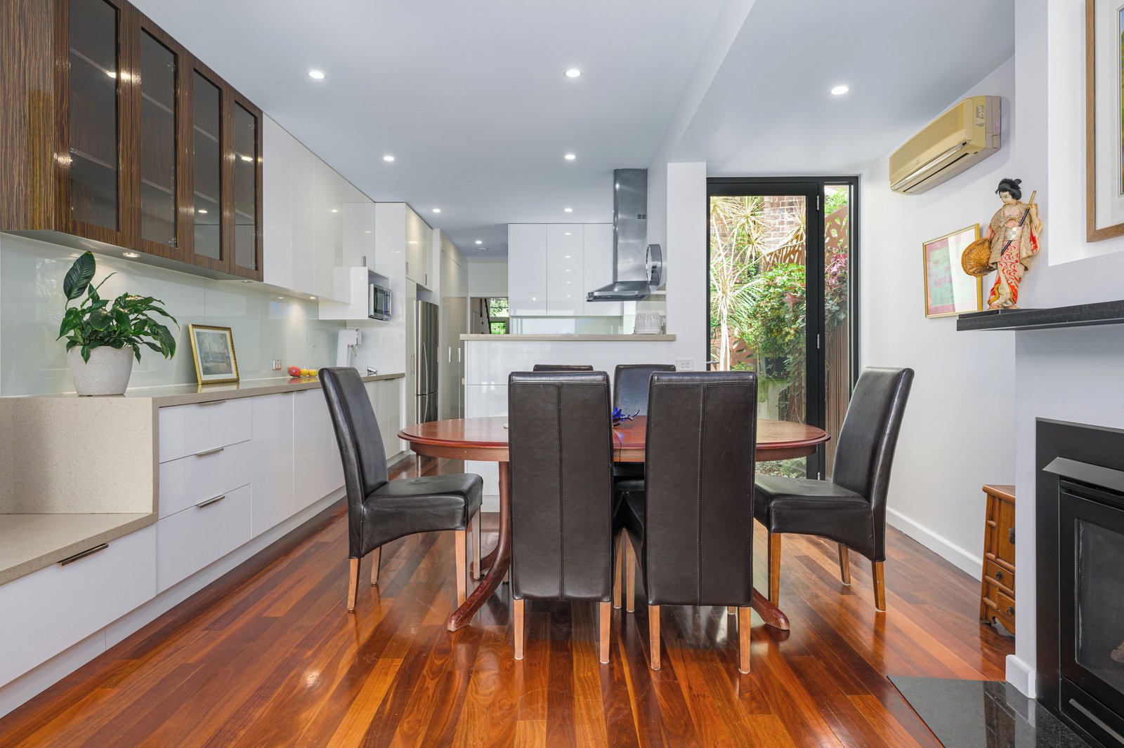 52 Howe Crescent, South Melbourne, 3205