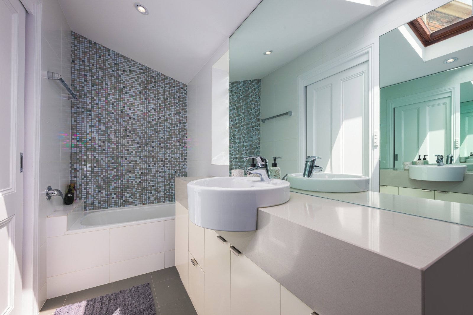 52 Howe Crescent, South Melbourne, 3205