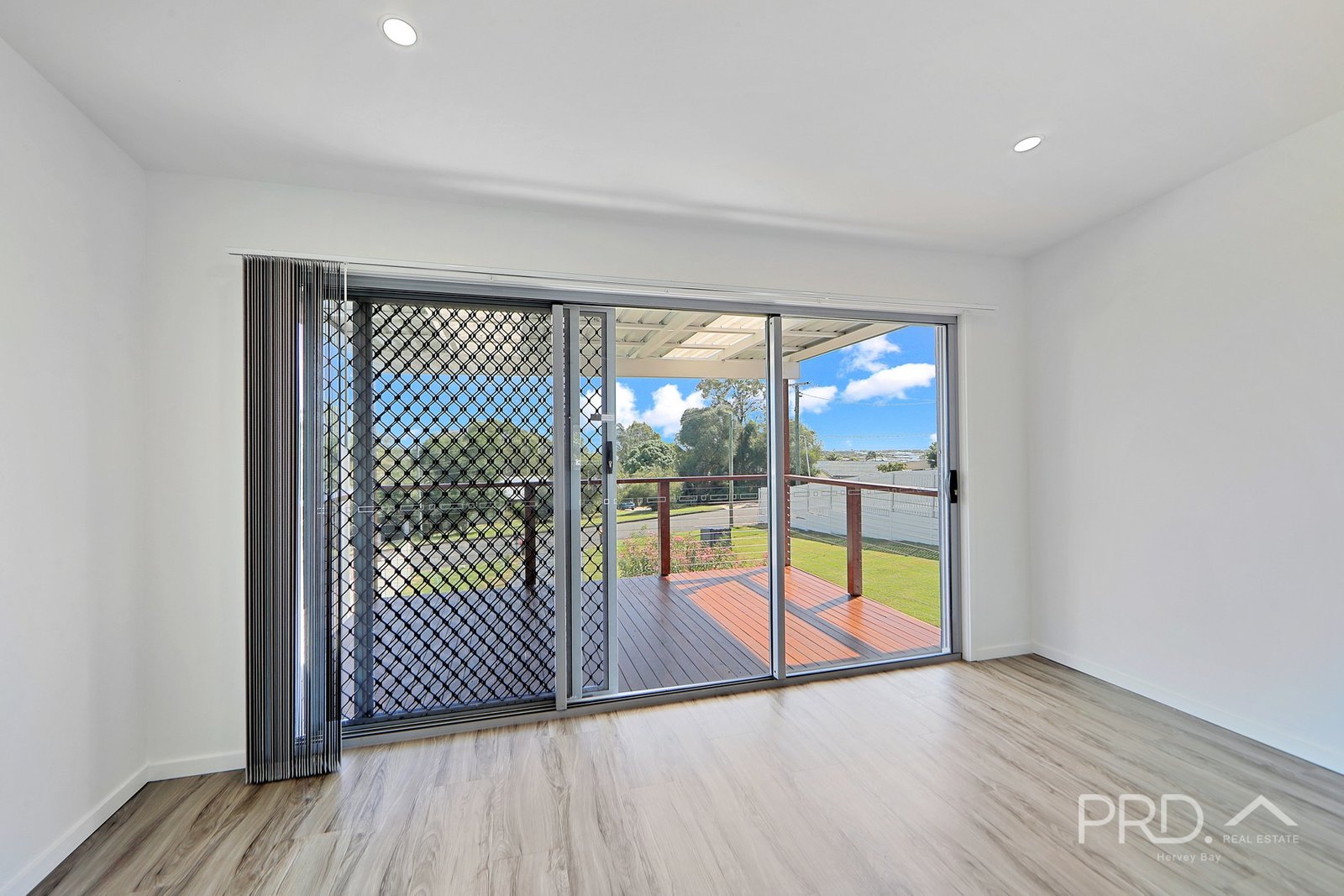 52 Jacobsen Outlook URRAWEEN 14